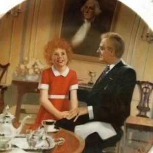 EDWIN KNOWLES 1985 VINTAGE ANNIE PLATE